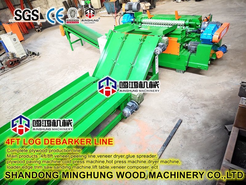 Entrindungsmaschine für Holzstämme zur Verarbeitung von Furnierrohstoffen