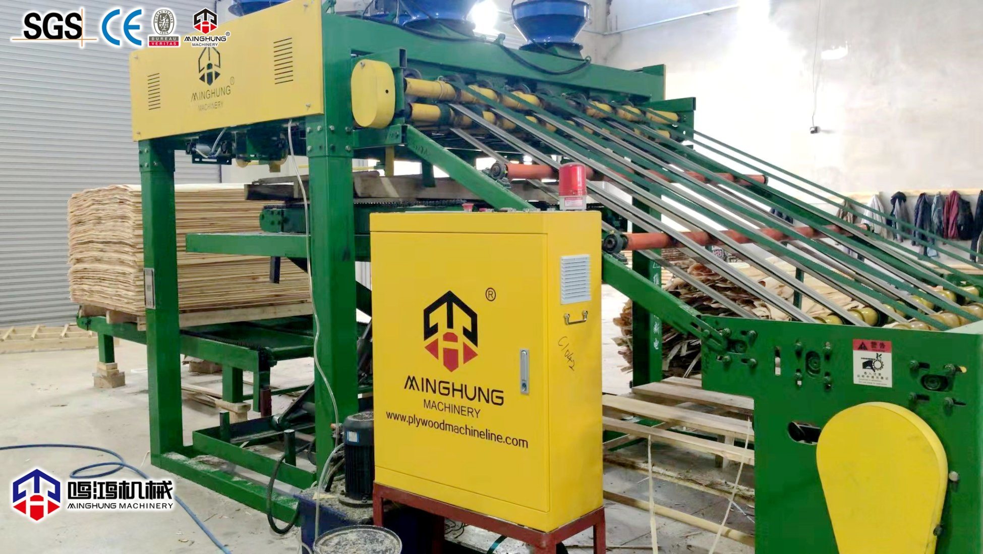 Holzbearbeitungsmaschine für die Sperrholzherstellung