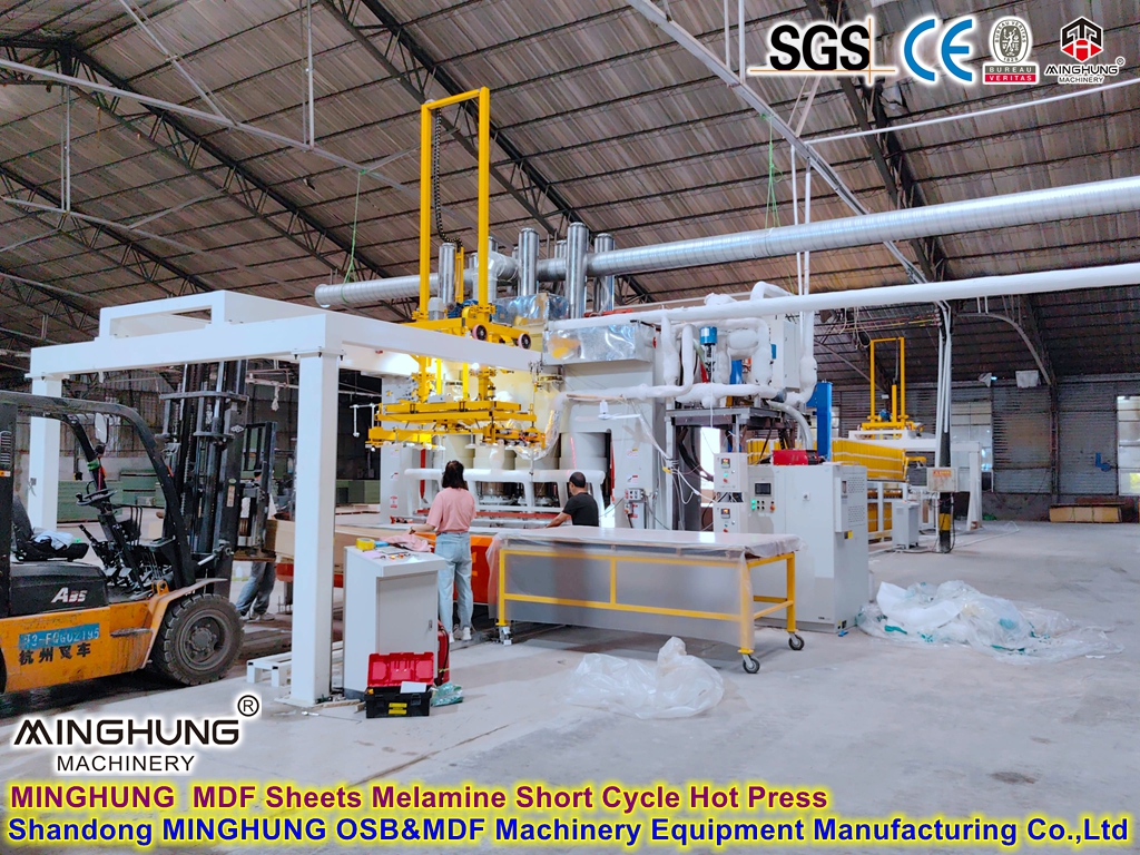 China-Laminat-Heißpressmaschine: Spanplatten-MDF-HDF-Kurzzyklus-Heißpressmaschine zum Laminieren von melaminbeschichtetem MDF