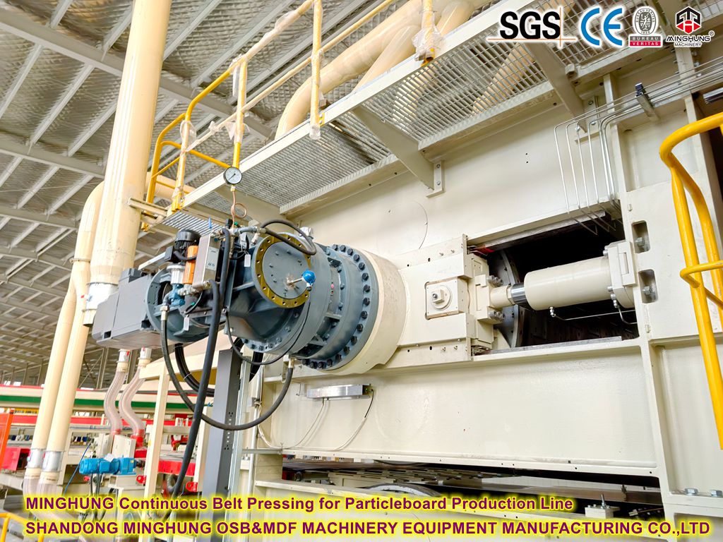 Kontinuierlicher Gürtel, der nach Spanplattenproduktionslinie drückt