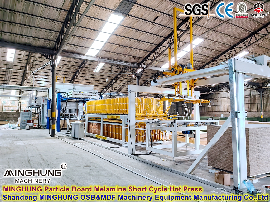 Maschinenlinie für Melamin-Laminierplatten in China: Spanplatten-MDF-HDF-Kurzzyklus-Heißpressmaschine zum Laminieren von melaminbeschichtetem MDF