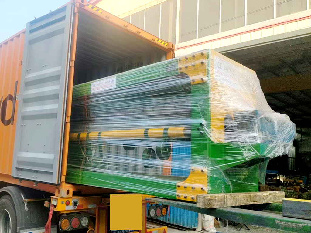 Lieferung der Furniersch&auml;lmaschine