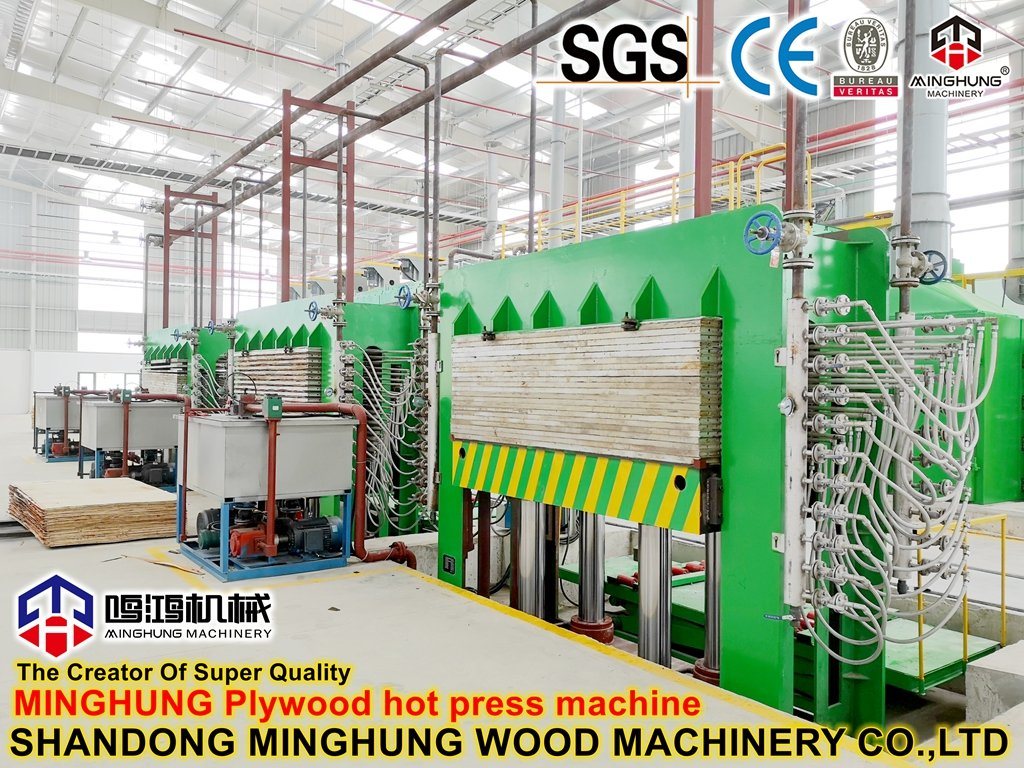 Heißpressmaschine zum Laminieren von Melaminplatten für die Herstellung von Sperrholz