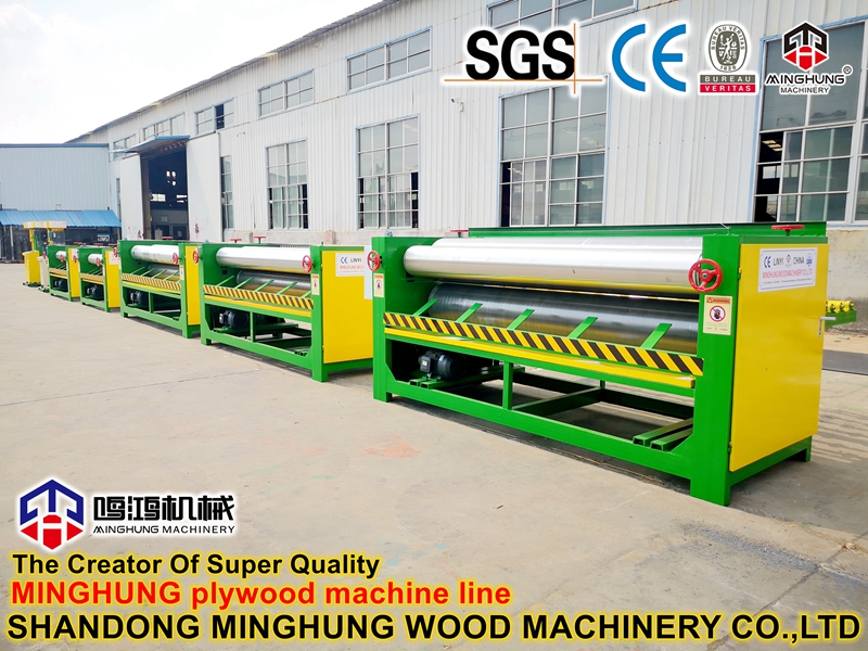 China Automatische Sperrholz-Furnier-Leimwalzen-Ausbreitmaschine für die Sperrholzherstellung