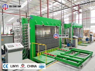 Holzbearbeitungsmaschine für die Herstellung von Sperrholz mit Heißpresse