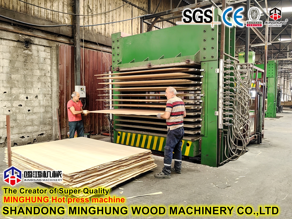 800 Tonnen hydraulische Sperrholz-Heißpresse für kommerzielle Sperrholzplatten