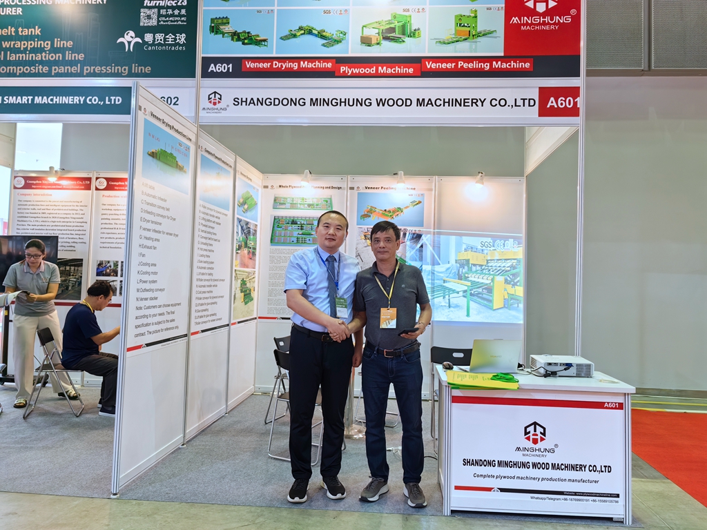 Minghung-Maschine auf der Holzmesse in Vietnam